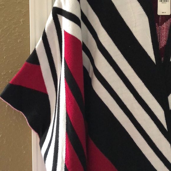 Express Poncho - Picture 3 of 3